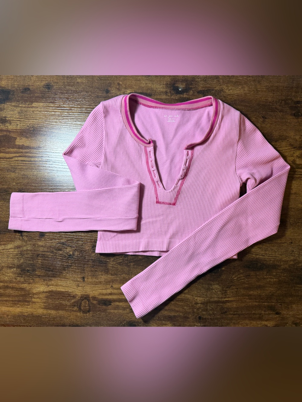 Urban Outfitters. Pink Ribbed crop top. Long sleeve. Contrast Trim. XS/S.